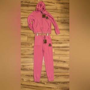 Burberry Thomas Bear-appliqué Cashmere
Hoodie & Jogger Set | Bubblegum Pink